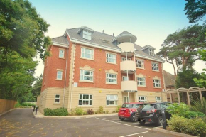 3 Bed Apartment Close to Bournemouth Beach